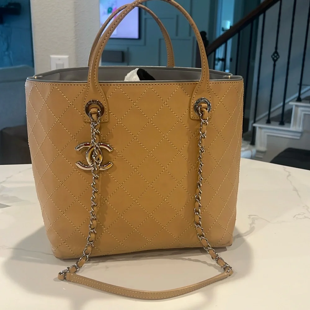 CHANEL Matelasse Chain Tote Bag Leather Beige Silver - Picture 3 of 16